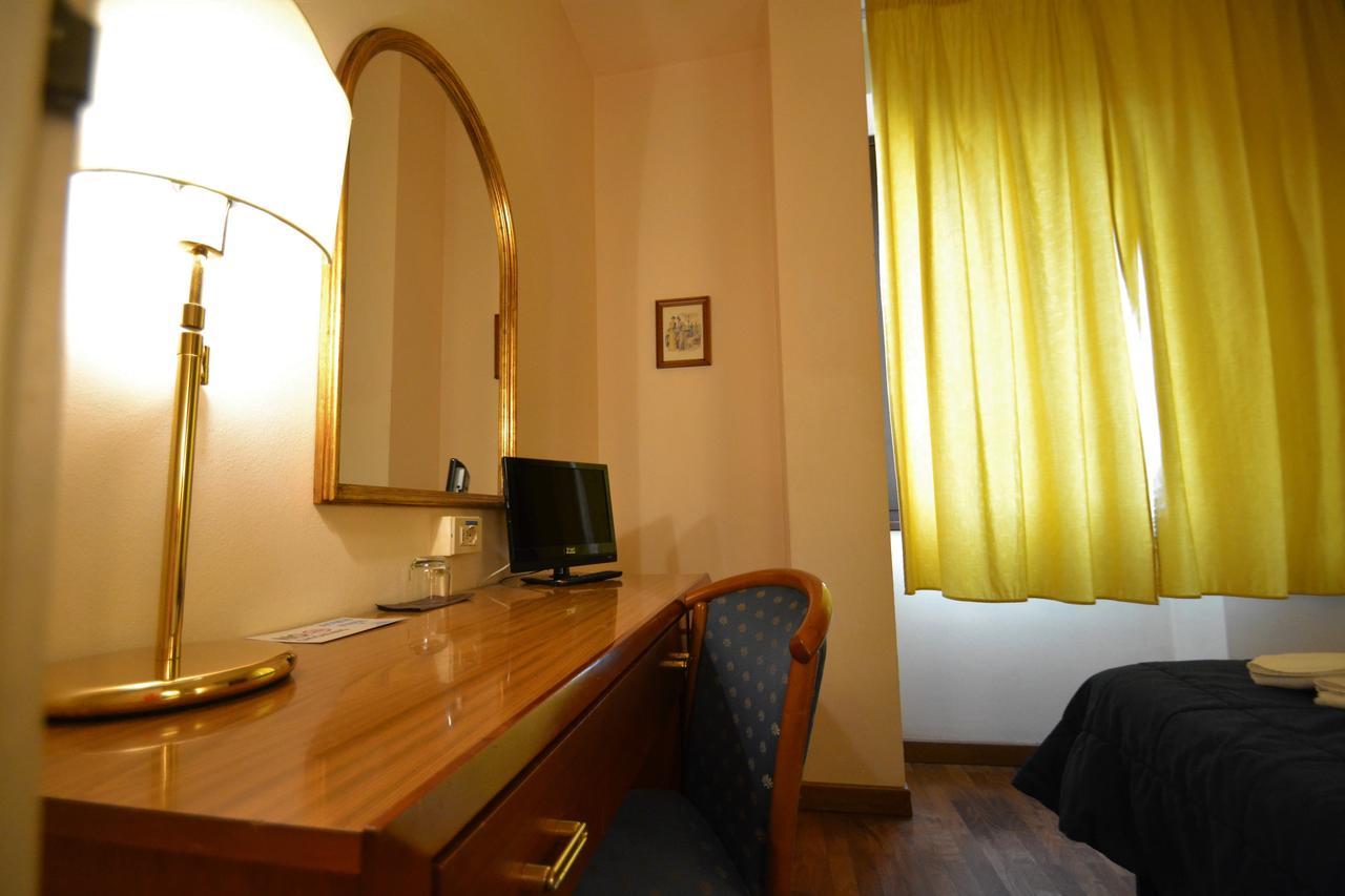 Hotel Posta Cecina  Bagian luar foto