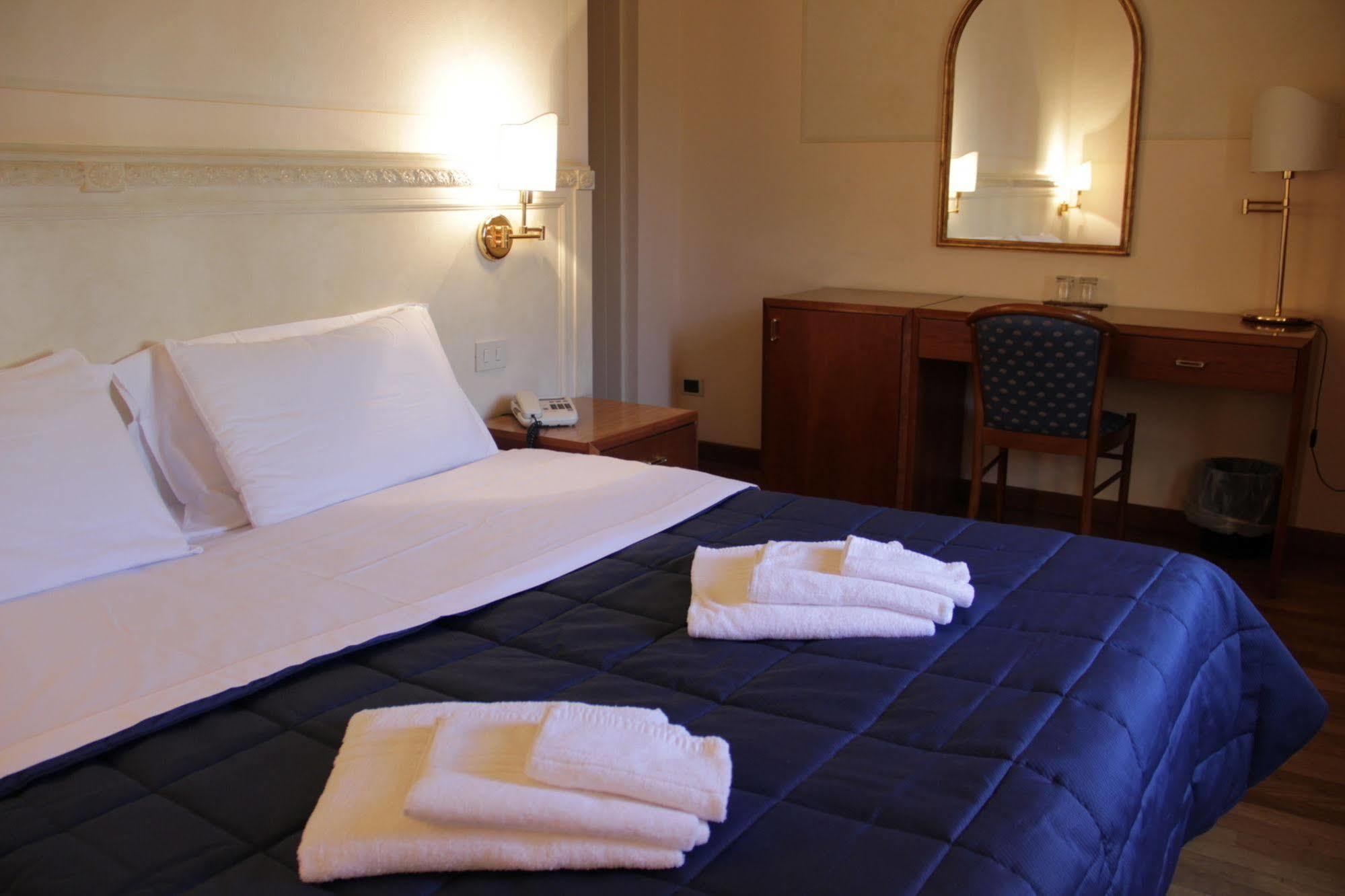 Hotel Posta Cecina  Bagian luar foto